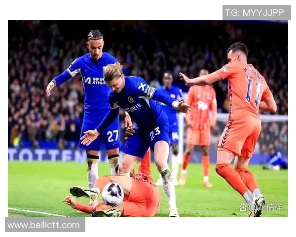 从业余到职业足球明星的成长之路揭秘